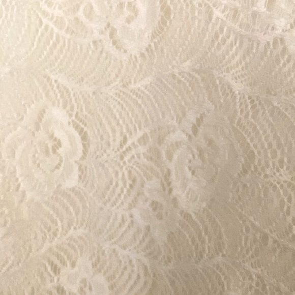 NWOT. Leo and Nicole white lace blouse. - Picture 2 of 6